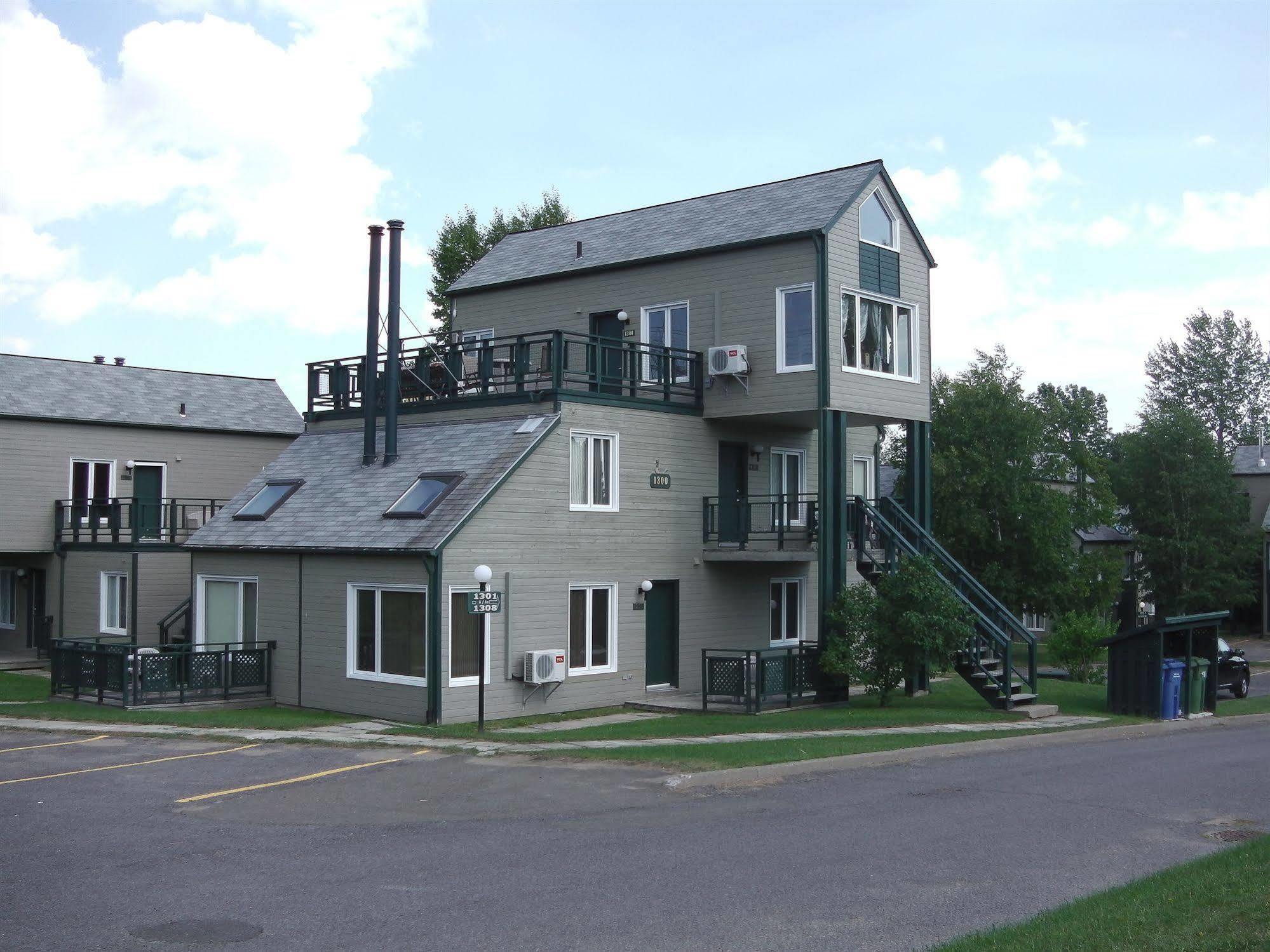 Holiday Villa Resorts At Mont Ste Anne Бопре Экстерьер фото